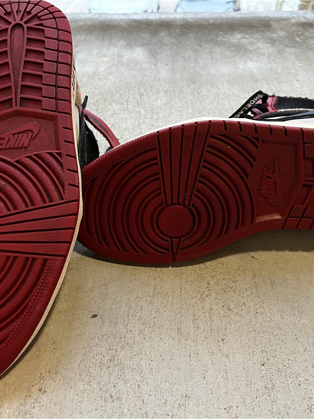 Size 11 - Jordan 1 Retro OG x Off-White High Chicago - Picture 5 of 5